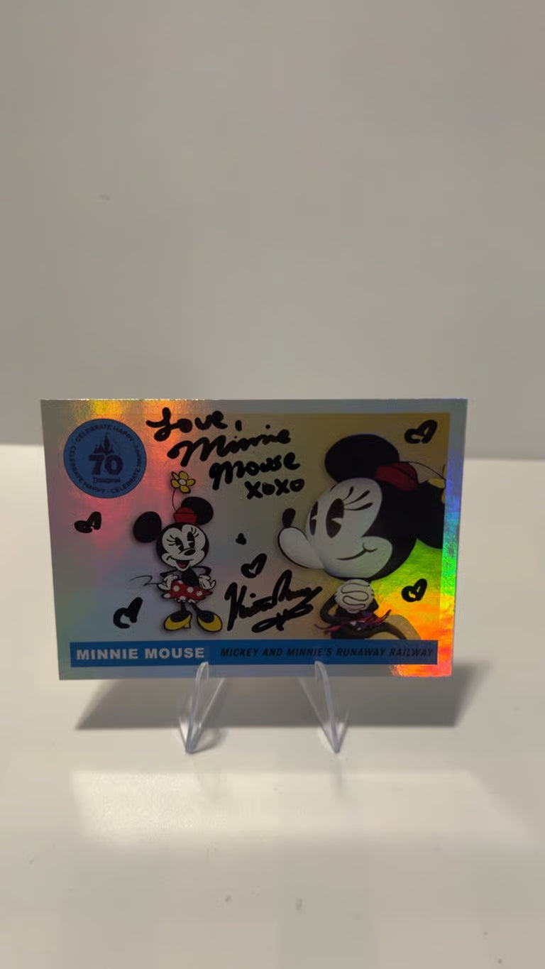2025 Topps Disneyland 70th Minnie Mouse TOPPS DISNEYLAND Refractor rare auto