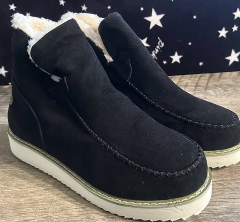 black AVSTCFS or Stunahome classic non-slip ankle snow booties with a faux fur